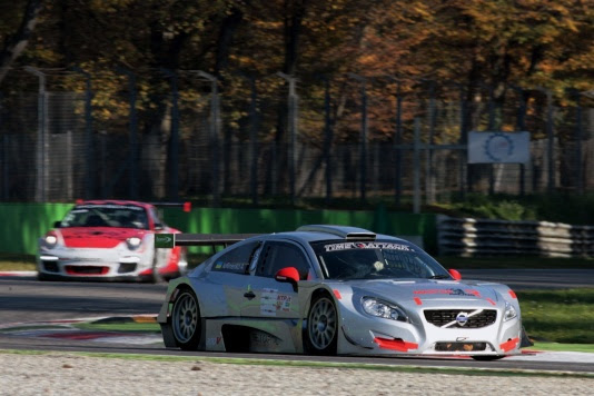 CAFE' RACER ED AUTO PERFORMANTI PROTAGONISTI NEL WEEK END IN AUTODROMO A MONZA